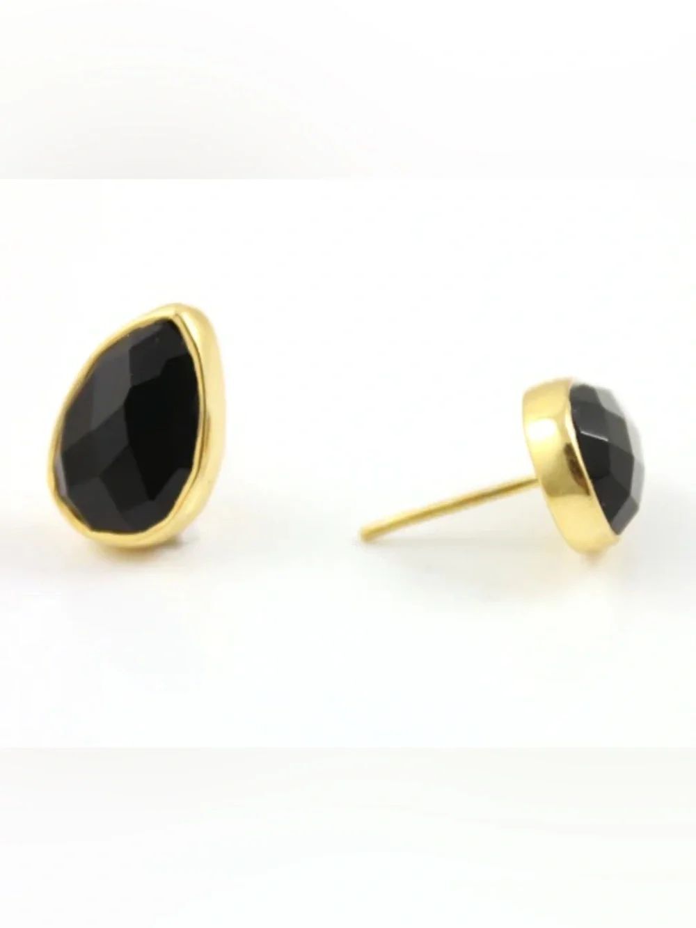 Teardrop Stud Earrings Q1044
